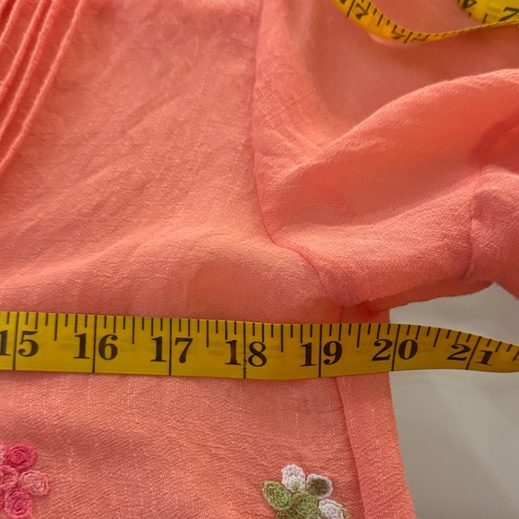 Chic Coral Blouse with Floral Details - Picture 8 of 9